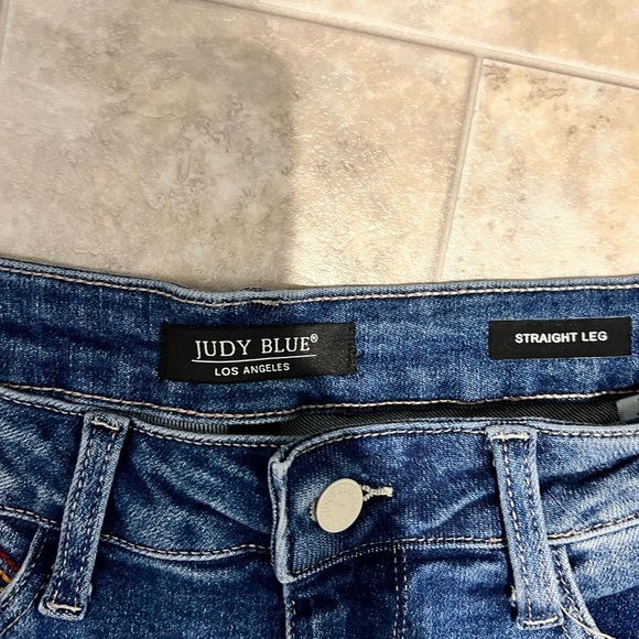 Judy Blue Distressed Blue Jeans - Picture 4 of 8